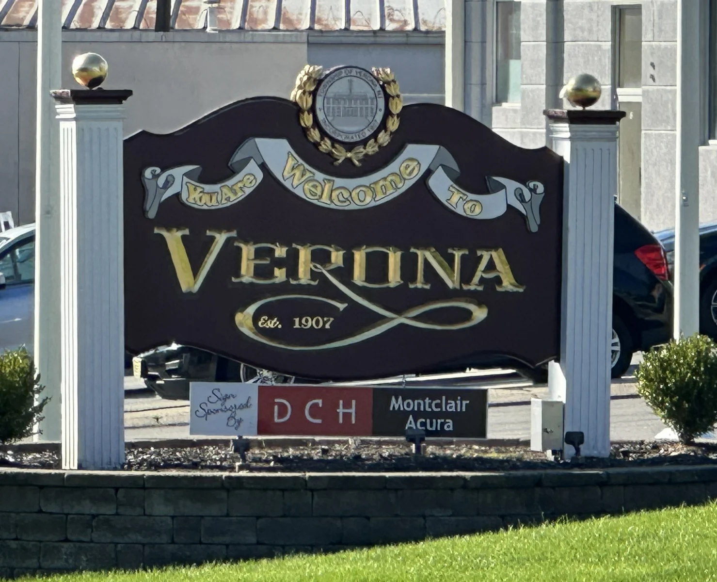 Welcome to Verona sign with gold lettering